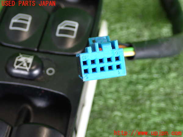 2UPJ-9240136240]ベンツ C180 コンプレッサー(203046)(W203系)右前パワーウィンドウスイッチ 中古_3