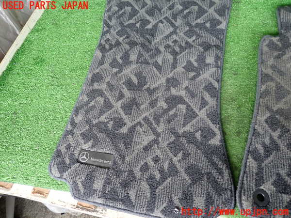 2UPJ-9240137800]ベンツ C180 コンプレッサー(203046)(W203系)フロアマット 中古_3