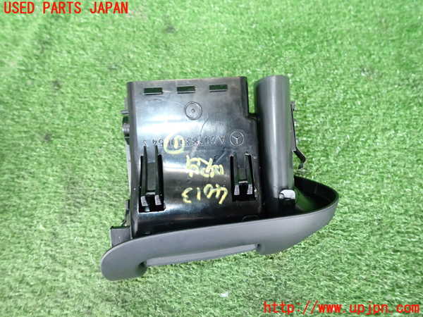 2UPJ-9240137526]ベンツ C180 コンプレッサー(203046)(W203系)エアコン吹き出し口1 (右) 中古_2