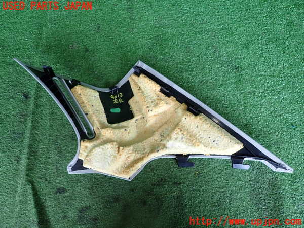 2UPJ-9240137680]ベンツ C180 コンプレッサー(203046)(W203系)左リアピラートリム 中古_3