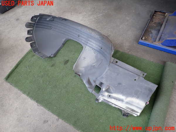 2UPJ-9240161092]BMW 318ti(AU20)左前フェンダーライナー (ジャンク品) 中古 (E46)_4