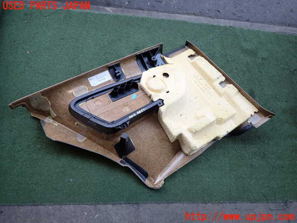 2UPJ-9240167675]BMW 318ti(AU20)右リアピラートリム (ジャンク品) 中古 (E46)_3