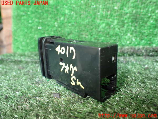 1UPJ-9240176295]FJクルーザー(GSJ15W)フォグスイッチ 中古_2