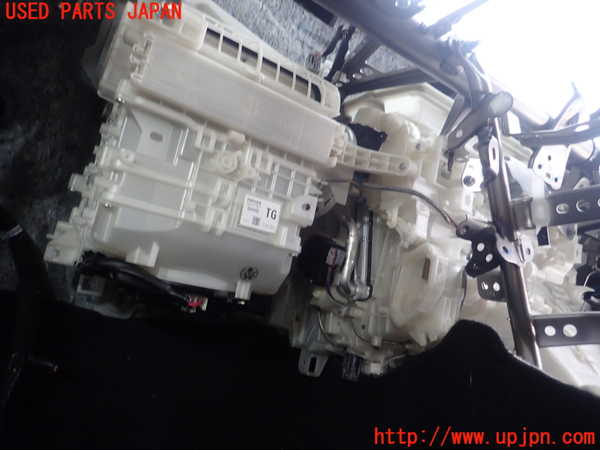 1UPJ-9240196081]レクサス・ES300h(AXZH10)エバポレーター1 中古_2