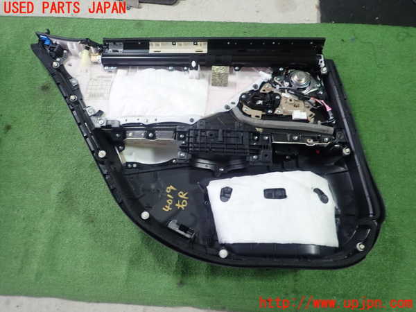 1UPJ-9240191294]レクサス・ES300h(AXZH10)右後ドア内張り 中古_3