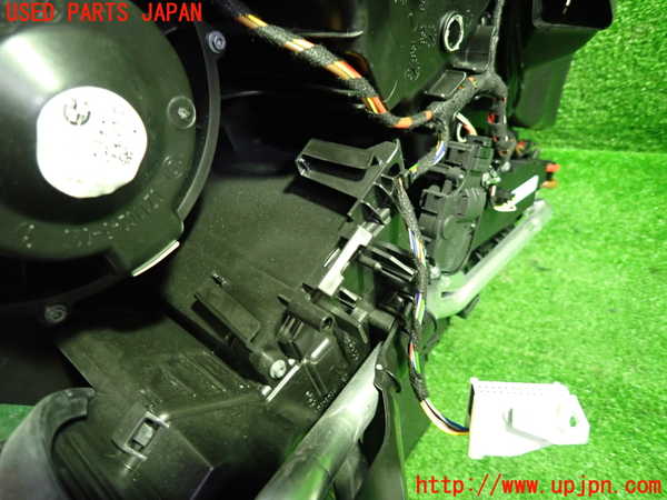 1UPJ-9240206081]BMW X1(AD20 F48)エバポレーター1 中古_5