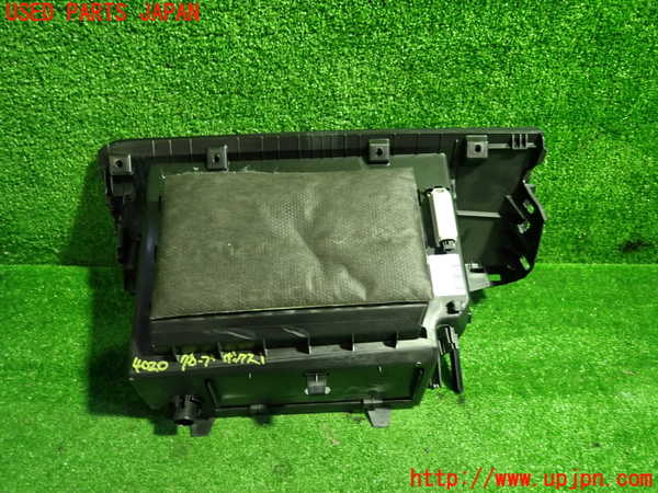 1UPJ-9240207516]BMW X1(AD20 F48)グローブボックス1 中古_3