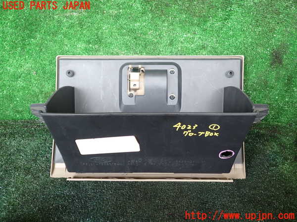 1UPJ-9240237516]エクスプローラー(1FMEU74P)グローブボックス1 【左ハンドル】 中古_4