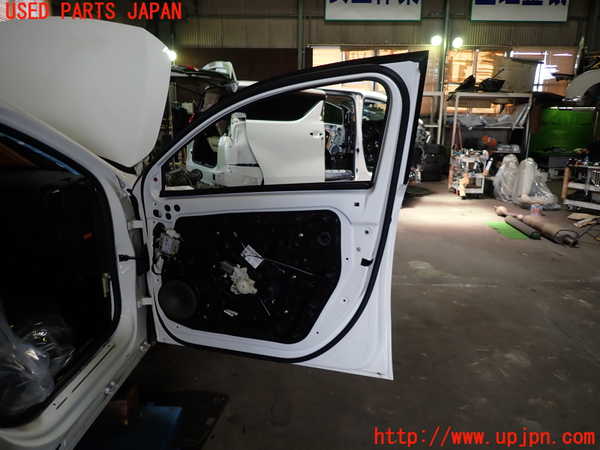 1UPJ-9240251230]ベンツ A200 d(177012 W177)右前ドア 【ジャンク】_3