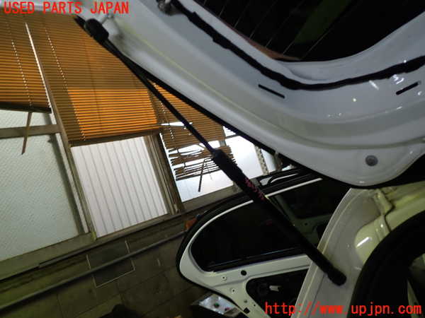 1UPJ-9240251584]ベンツ A200 d(177012 W177)リアゲートダンパー 中古_2