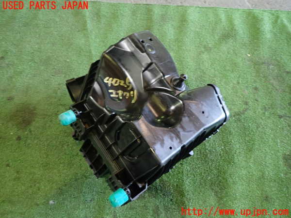 1UPJ-9240252560]ベンツ A200 d(177012 W177)エアクリーナーボックス 中古_3
