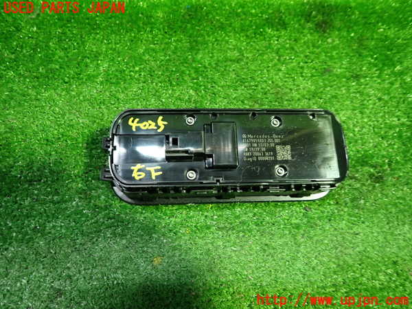 1UPJ-9240256240]ベンツ A200 d(177012 W177)右前パワーウィンドウスイッチ 中古_4