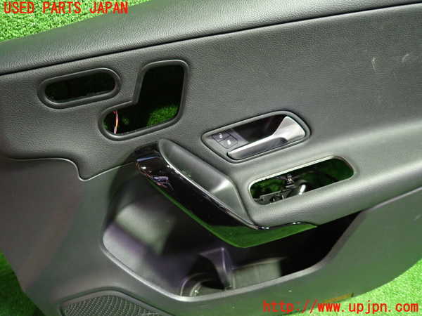 1UPJ-9240251234]ベンツ A200 d(177012 W177)右前ドア内張り 中古_2