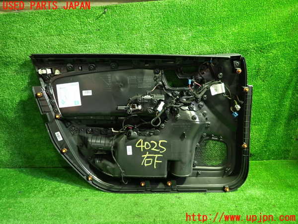 1UPJ-9240251234]ベンツ A200 d(177012 W177)右前ドア内張り 中古_3