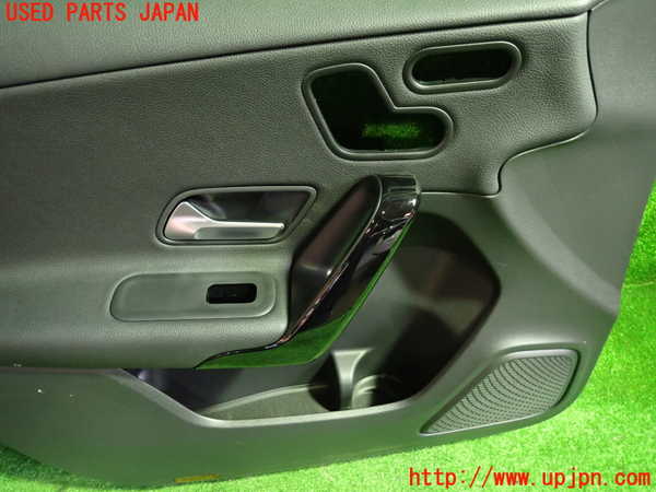 1UPJ-9240251264]ベンツ A200 d(177012 W177)左前ドア内張り 中古_2