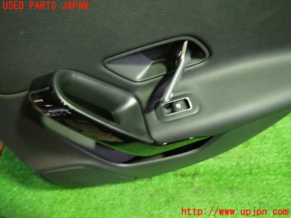 1UPJ-9240251294]ベンツ A200 d(177012 W177)右後ドア内張り 中古_2