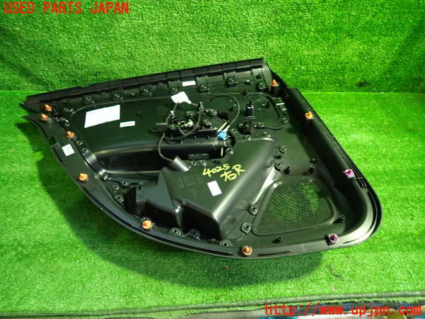 1UPJ-9240251294]ベンツ A200 d(177012 W177)右後ドア内張り 中古_3