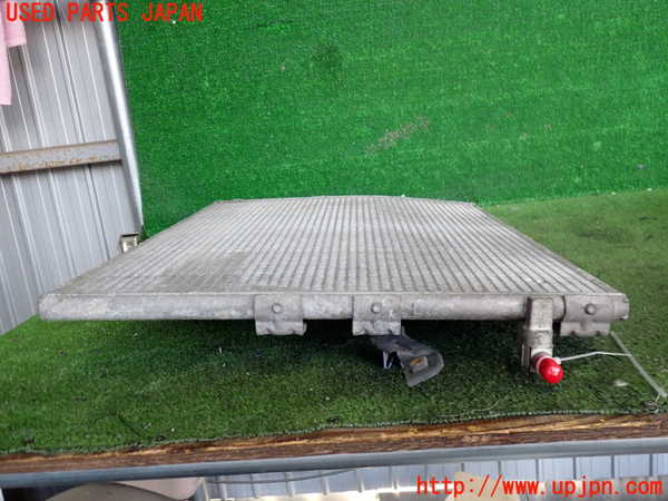 2UPJ-9240266031]ハイラックスサーフ(RZN185W)エアコンコンデンサー1 (ジャンク品) 中古_4