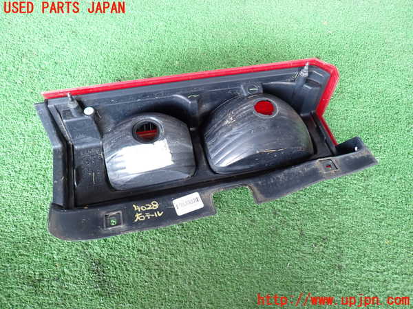 2UPJ-9240281530]ハマーH3(型式不明)右テールランプ 中古_3