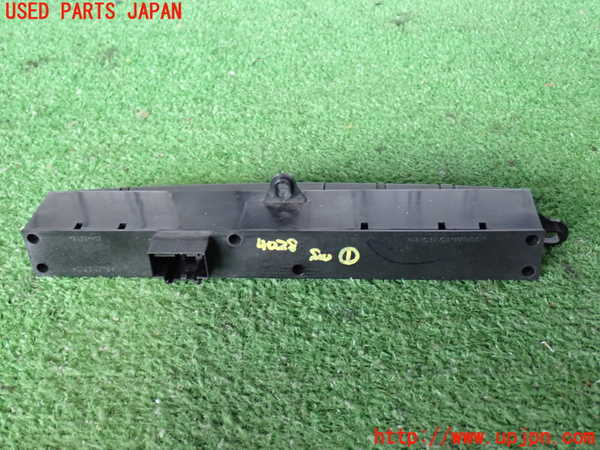 2UPJ-9240286306]ハマーH3(型式不明)スイッチ1(横滑り防止OFF 助手席側エアバッグ切替等) 中古_2