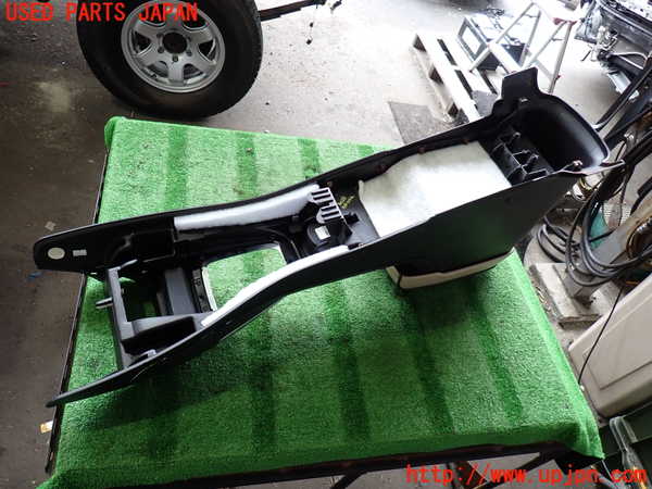 2UPJ-9240287540]ハマーH3(型式不明)センターコンソール 中古_5