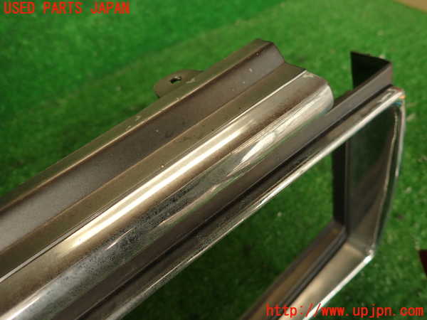 2UPJ-9240291140]ランクル60系(FJ62V(改))右ヘッドライトリム 中古_4