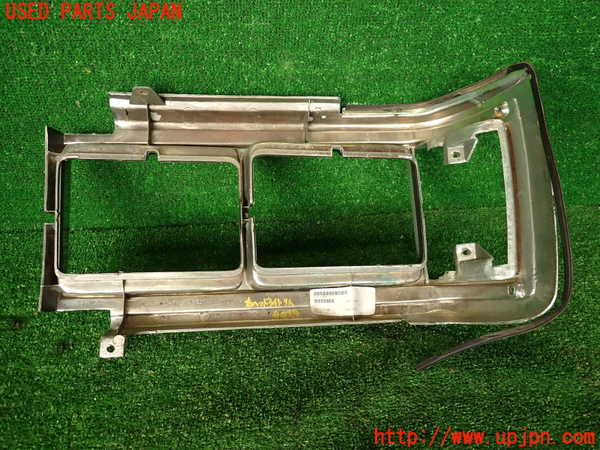 2UPJ-9240291140]ランクル60系(FJ62V(改))右ヘッドライトリム 中古_5