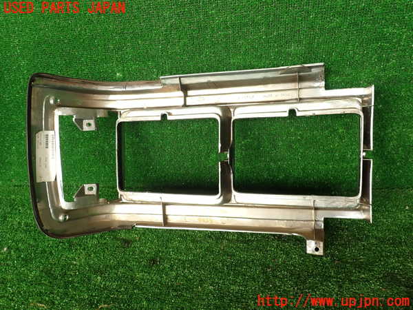 2UPJ-9240291142]ランクル60系(FJ62V(改))左ヘッドライトリム 中古_5