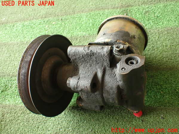 2UPJ-9240294250]ランクル60系(FJ62V(改))パワステポンプ 中古_2