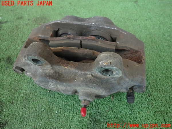 2UPJ-9240294080]ランクル60系(FJ62V(改))右フロントキャリパー 中古_3