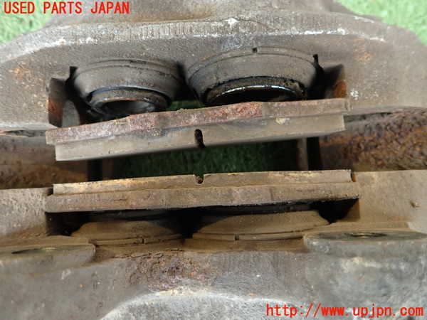 2UPJ-9240294080]ランクル60系(FJ62V(改))右フロントキャリパー 中古_4