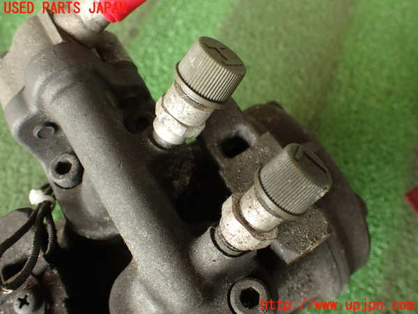 2UPJ-9240296025]ランクル60系(FJ62V(改))エアコンコンプレッサー 中古_3