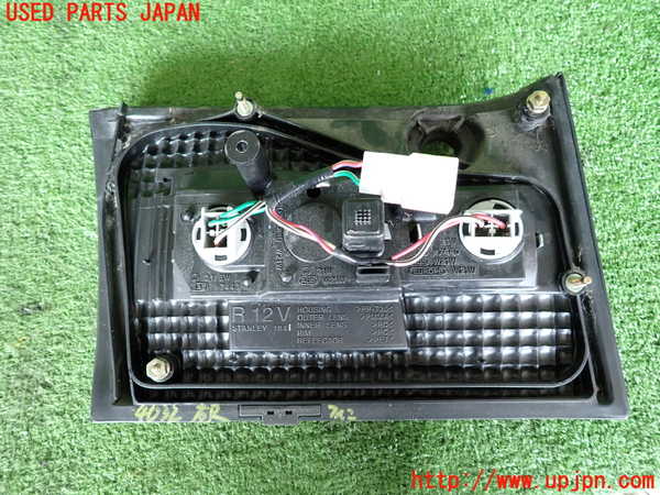 2UPJ-9240321550]セルシオ(UCF21)右リアフィニッシャー 中古_2
