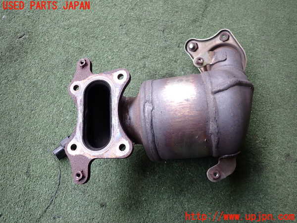 2UPJ-9240342041]フィット(Fit) ハイブリッド(e：HEV)(GP1)エキマニ1 (触媒 マニバーター) 中古_2