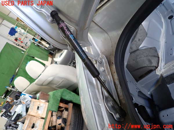 2UPJ-9240351506]フーガハイブリッド(HY51)トランクダンパー 中古_2