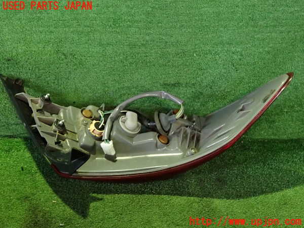 2UPJ-9240351530]フーガハイブリッド(HY51)右テールランプ 中古_3