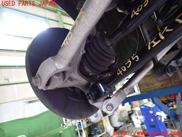 2UPJ-9240354305]フーガハイブリッド(HY51)左リアナックルハブ 中古_2