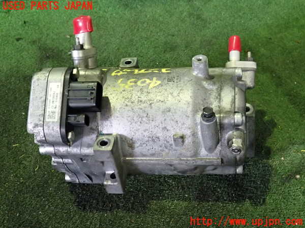 2UPJ-9240356025]フーガハイブリッド(HY51)エアコンコンプレッサー 中古_2