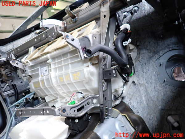 2UPJ-9240356081]フーガハイブリッド(HY51)エバポレーター1 中古_2