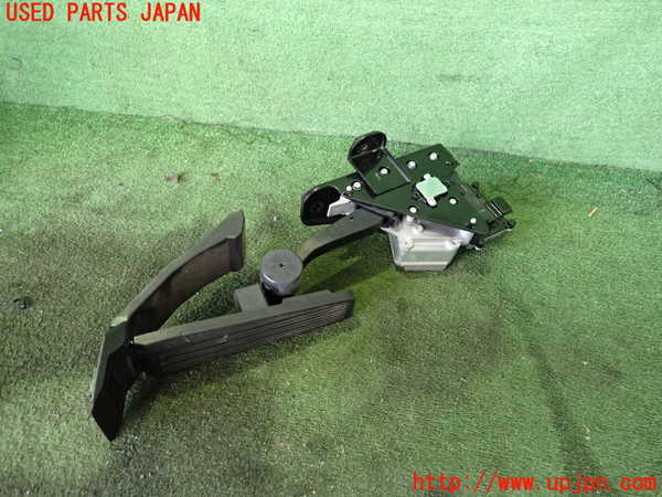 2UPJ-9240356381]フーガハイブリッド(HY51)センサー1(アクセルペダル) 中古_2