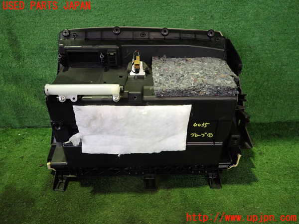2UPJ-9240357516]フーガハイブリッド(HY51)グローブボックス1 中古_3