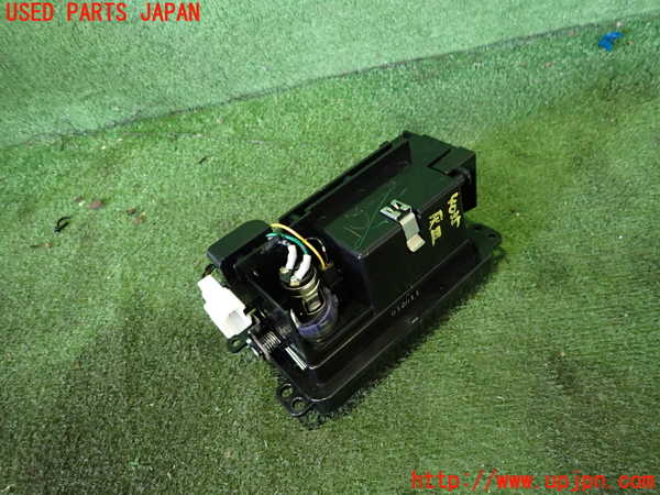 2UPJ-9240357821]フーガハイブリッド(HY51)灰皿1 中古_3