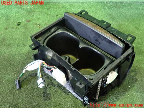 2UPJ-9240357810]フーガハイブリッド(HY51)ドリンクホルダー 中古_2