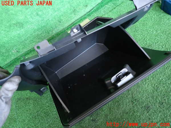 2UPJ-9240367516]CX-3(DK5FW)グローブボックス1 中古_2