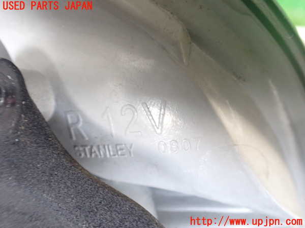 2UPJ-9240381530]セルシオ(UCF31)右テールランプ 中古_2
