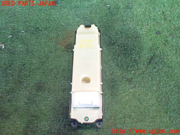 2UPJ-9240386240]セルシオ(UCF31)右前パワーウィンドウスイッチ 中古_2