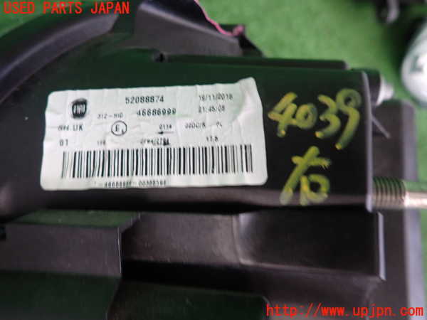 2UPJ-9240391130]アバルト・595(31214T)右ヘッドライト HID (ジャンク品) 中古_4