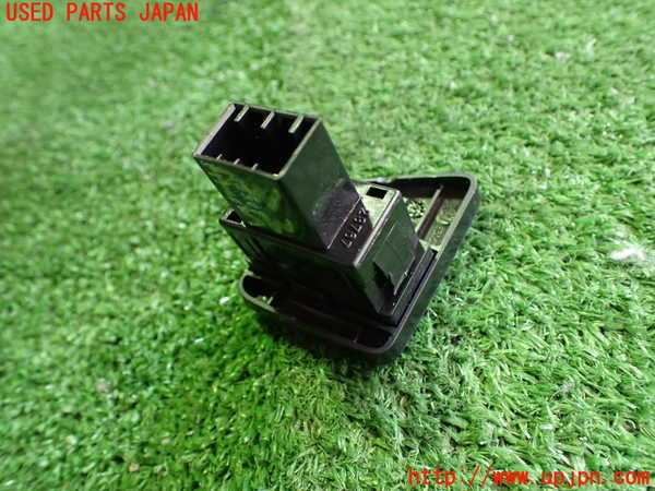 2UPJ-9240416240]アバルト・595(312142)右前パワーウィンドウスイッチ 中古_3