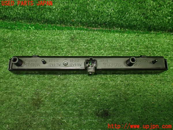 1UPJ-9240441559]カムリハイブリッド(AXVH70)リアフィニッシャー (ハイマウントストップランプ) 中古_4