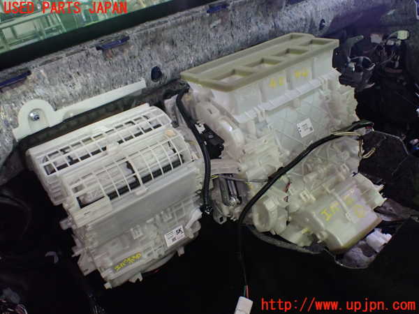 1UPJ-9240446081]カムリハイブリッド(AXVH70)エバポレーター1 中古_3